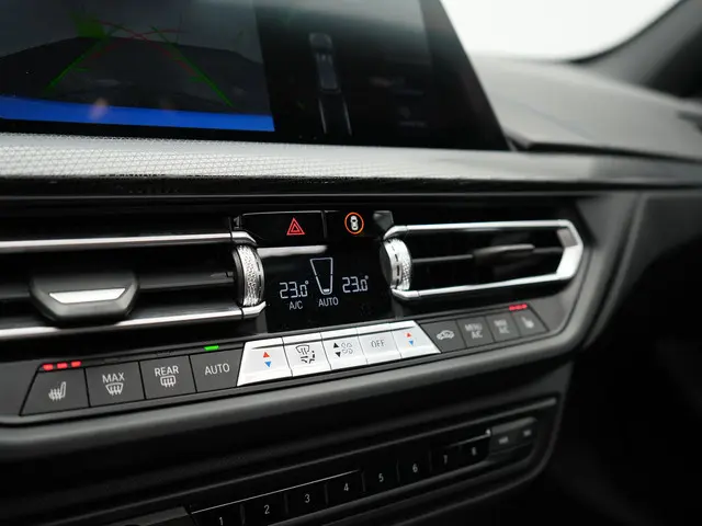 BMW 1 Serie M135i xDrive 306pk Dealer O.H 2021 Benzine 35