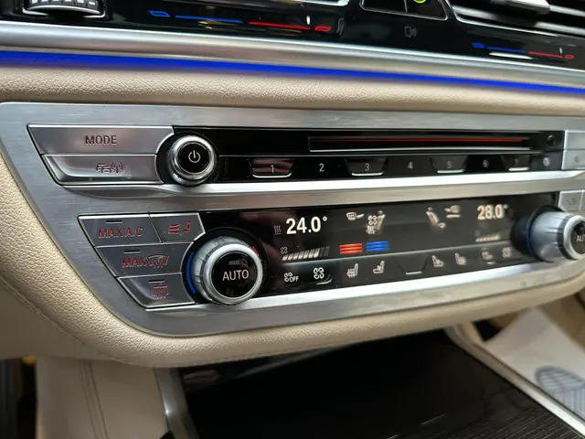 BMW 7 Serie 740Li High Executive 2016 Benzine 9