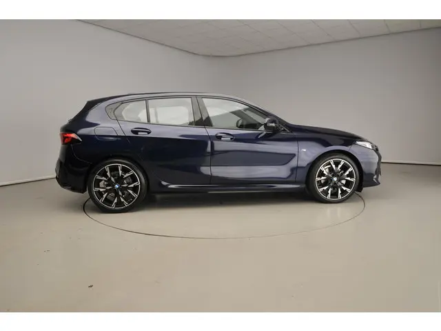 BMW 1 Serie 5-Deurs 120 2025 Benzine 4