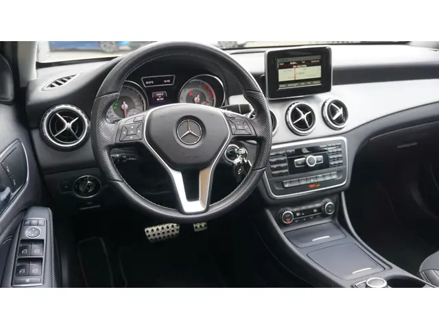 Mercedes-Benz GLA 200 157pk Ambition 2014 Benzine 12