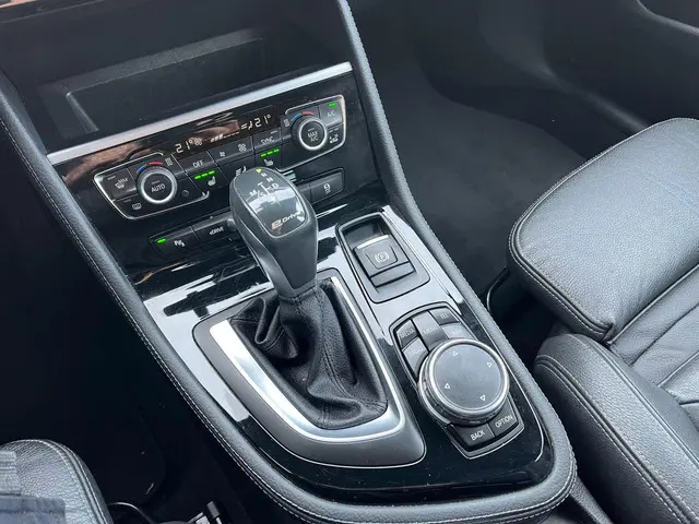 BMW 2 Serie Active Tourer 225xe 2015 Hybride Benzine 28