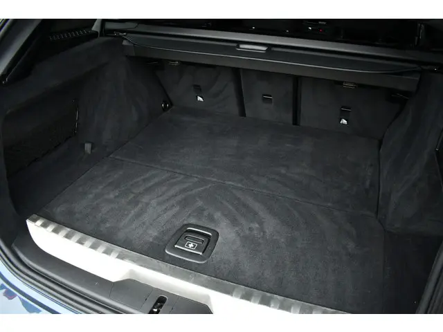 BMW 3 Serie Touring 330e M-Sport 2025 Hybride Benzine 24