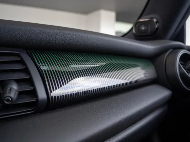 MINI 3-Deurs Cooper Aut. 60 Years Edition 2019 Benzine 21