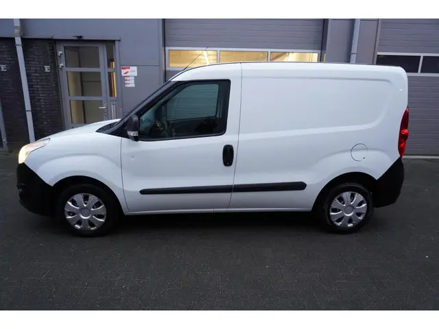 Opel Combo 1.3 CDTi L1H1 ecoFLEX Edition 2016 Diesel 18