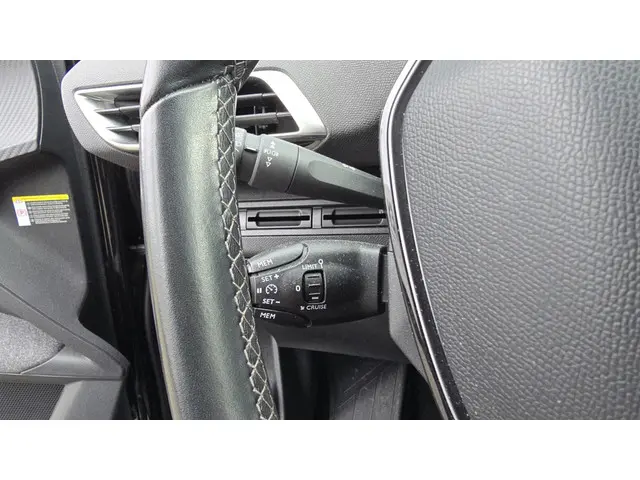 Peugeot 3008 1.2 PureTech Active 2018 Benzine 18