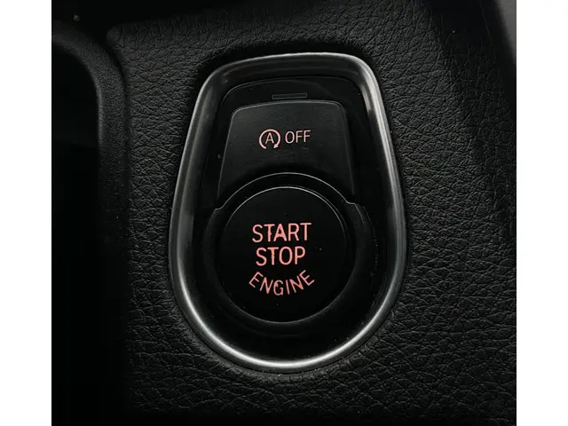 BMW 3 Serie 320i Business 2013 Benzine 21