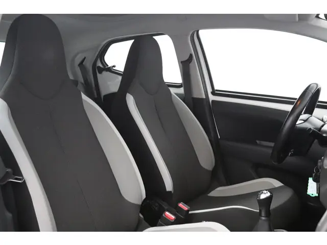 Toyota Aygo 1.0 VVT-i x-wave 2016 Benzine 12