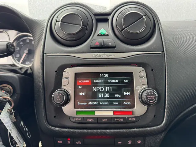 Alfa Romeo MiTo 0.9 TwinAir Exclusive 2016 Benzine 31