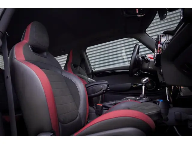 MINI Cooper Mini 2.0 John Works 2015 Benzine 28