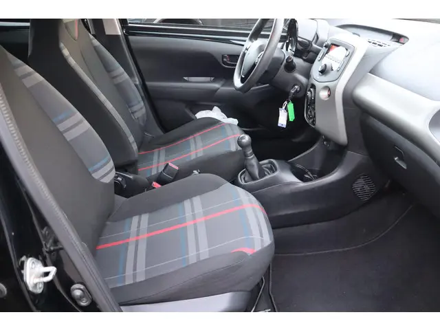 Peugeot 108 1.0 e-VTi Active TOP! 2014 Benzine 10