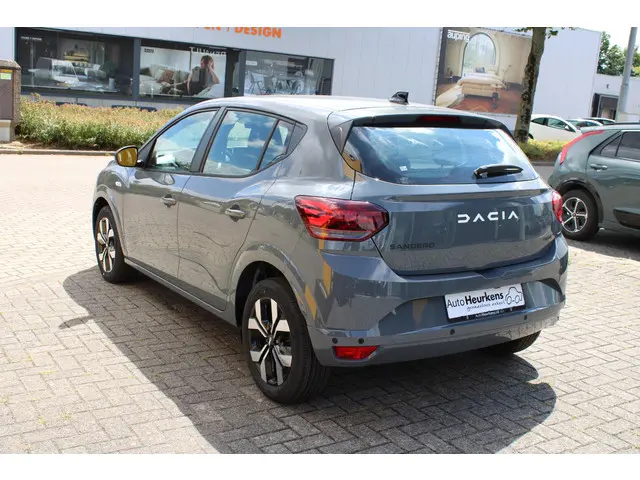 Dacia Sandero TCe 90 Journey 2025 Benzine 6