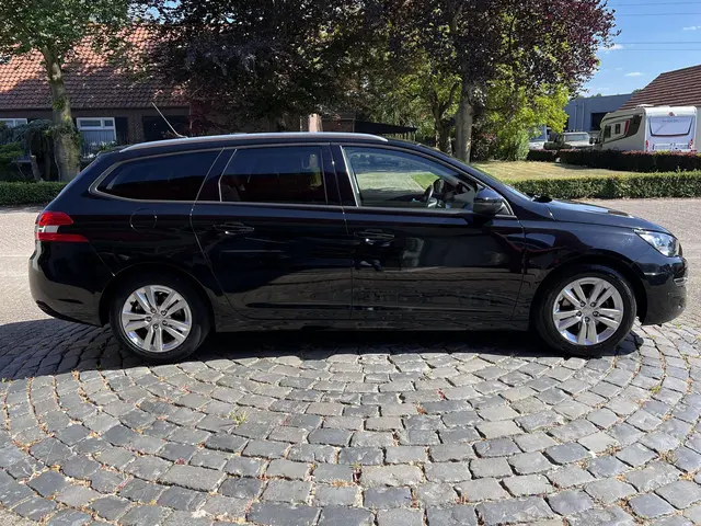 Peugeot 308 SW 1.2 PureTech Blue Lion 2017 Benzine 5