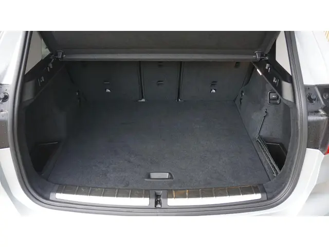 BMW X1 sDrive18i 140pk High Executive 2019 Benzine 24