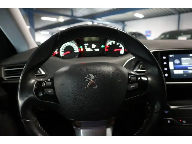 Peugeot 308 SW 1.2 e- PANO + NAV + CAM + TREKHAAK ! ! ! 2014 Benzine 11
