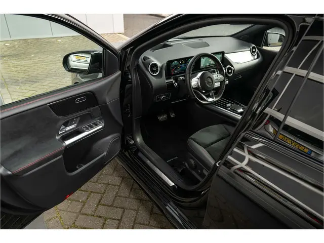 Mercedes-Benz B-Klasse 250 AMG Line 2022 Benzine 16