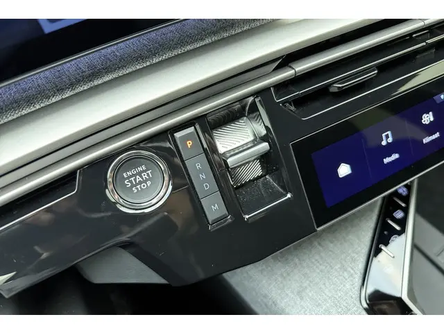 Peugeot 3008 1.2 Hybrid 145 GT 2025 Hybride Benzine 26