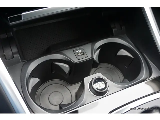 BMW 3 Serie 318i 2021 Benzine 23