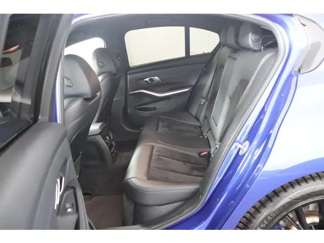 BMW 3 Serie 330i High Executive 2020 Benzine 14