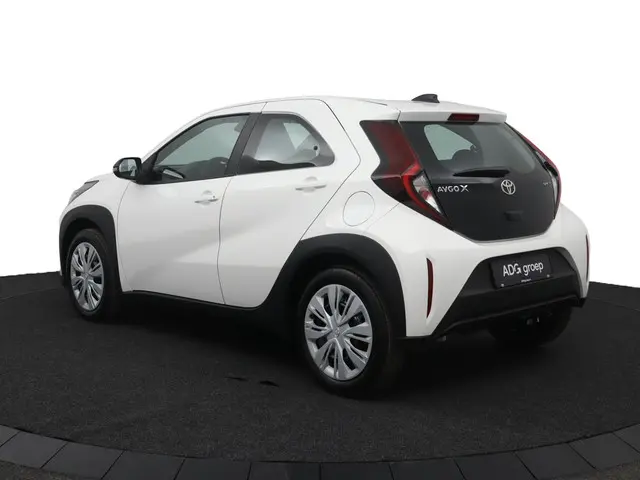 Toyota Aygo X Hybrid 115 play 2025 Hybride Benzine 12