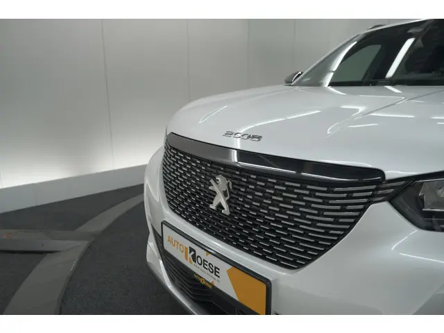 Peugeot 2008 PureTech 130 EAT8 Allure 2023 Benzine 17