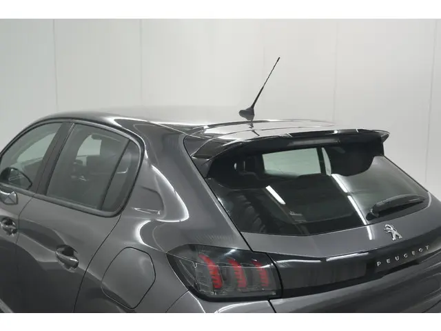 Peugeot 208 PureTech 100 EAT8 Allure 2020 Benzine 21