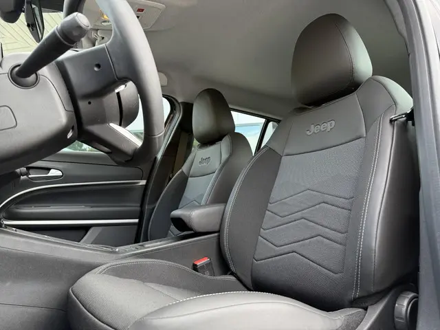 Jeep Avenger Altitude 54 kWh Aut. 2023 Elektrisch 11