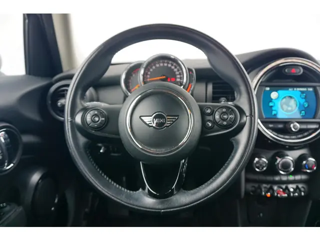 MINI 5-Deurs 1.5 One First 2018 Benzine 10