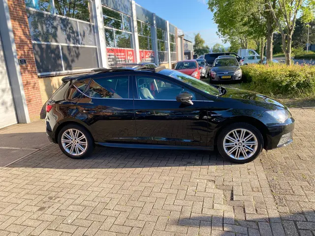 SEAT Leon FR Pano Leder Akrapovic Dynaudio 2018 Benzine 4