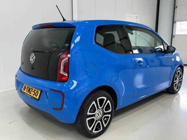 Volkswagen up! 3