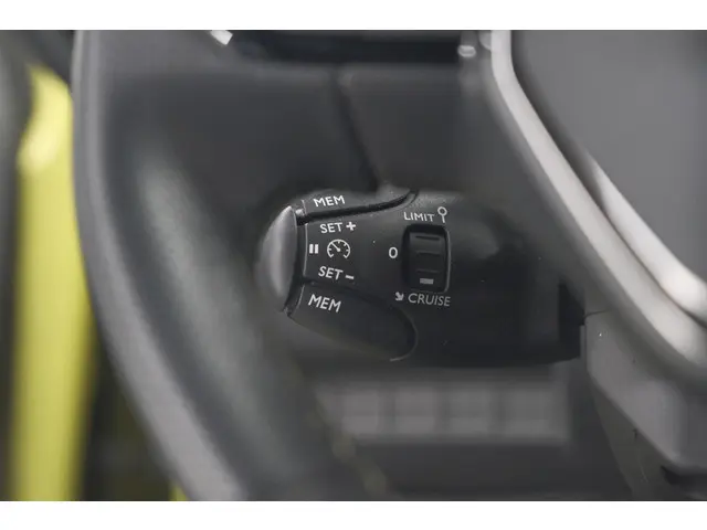 Peugeot 208 Hybrid 136 e-DCS6 GT 2024 Hybride Benzine 41