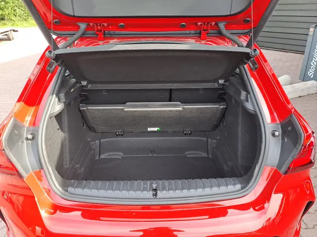 BMW 1 Serie 118i High Executive 2019 Benzine 30
