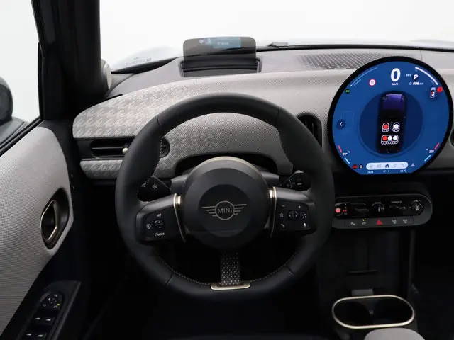 MINI 5-Deurs Cooper C 2024 Benzine 16