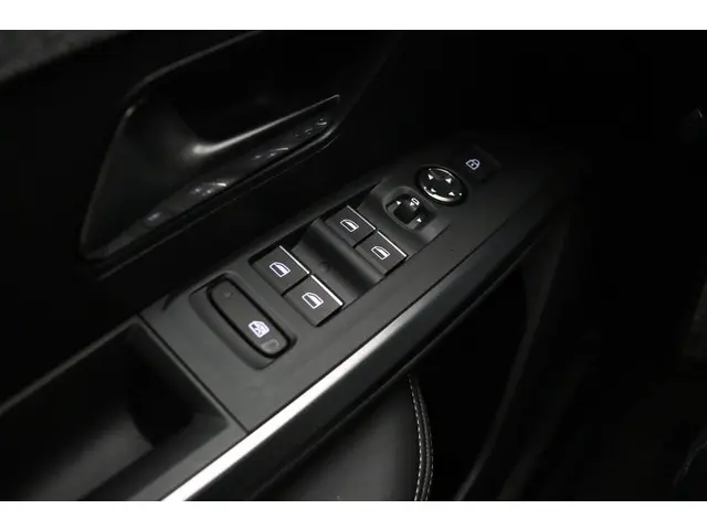 Peugeot e-3008 GT 73 kWh 2024 Elektrisch 19