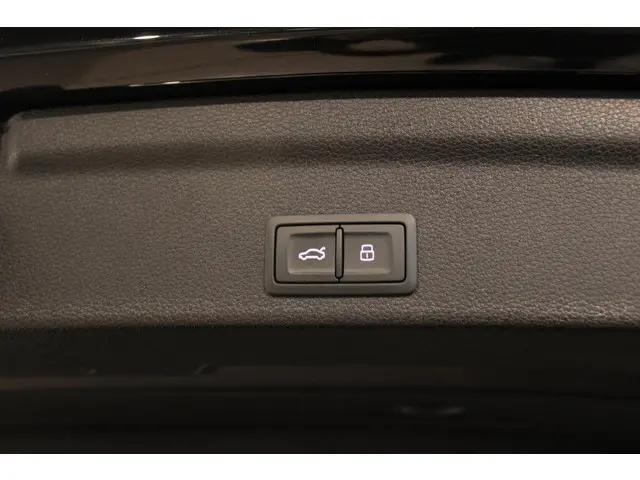 Audi Q3 35 TFSI S edition PANO | Sfeer 2023 Benzine 29