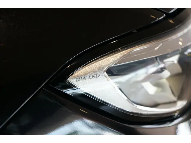 BMW 3 Serie Touring 318i High Executive 2021 Benzine 35