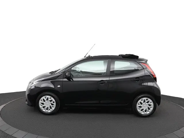 Toyota Aygo 1.0 VVT-i x-play cabrio 2021 Benzine 3