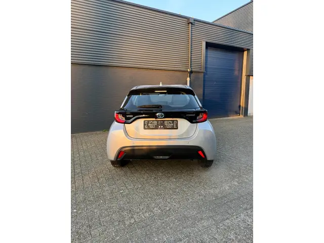 Toyota Yaris 1.5 Hybrid Active 2021 Hybride Benzine 4