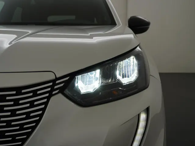 Peugeot e-2008 EV Allure 50 kWh 2023 Elektrisch 13