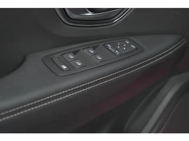 Renault Scénic TCe 140 EDC Limited 2019 Benzine 25