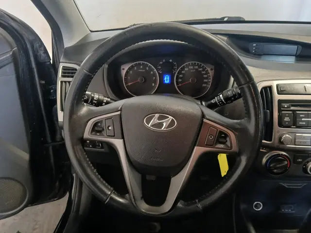 Hyundai i20 1.2i i-Motion - Airco - Schade 2014 Benzine 19