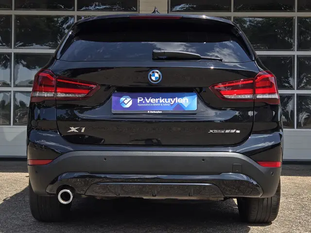 BMW X1 xDrive25e Sport Line 2022 Hybride Benzine 8