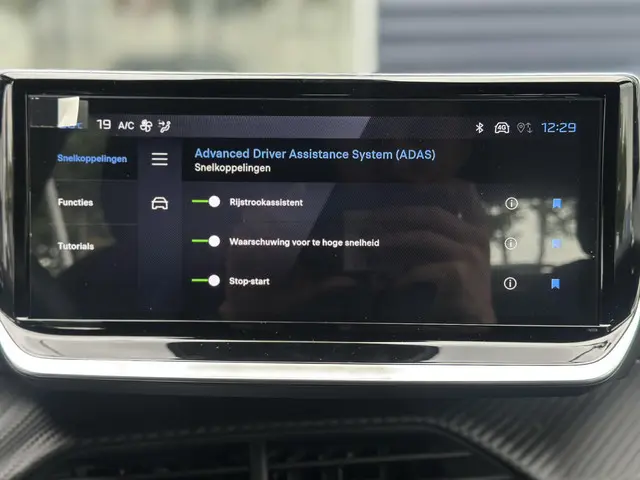 Peugeot 2008 1.2 PureTech 100 Style 2025 Benzine 16