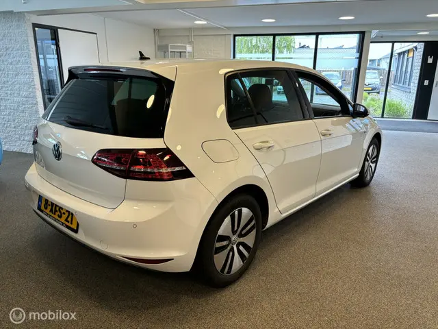Volkswagen e-Golf , Navi , PDC V+A 2014 Elektrisch 4