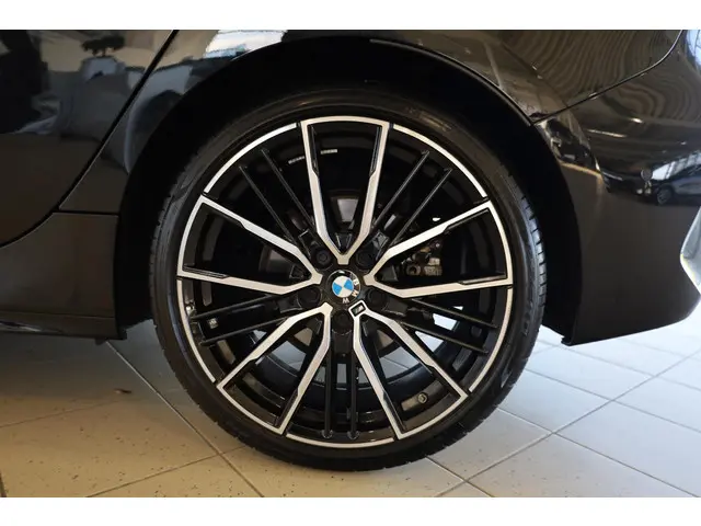 BMW 1 Serie 118i 2024 Benzine 6