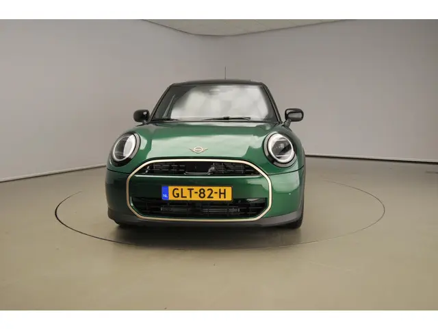 MINI 5-Deurs Cooper C 2024 Benzine 5