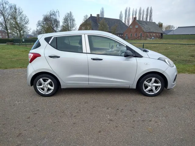 Hyundai i10 1.0i i-Motion 2015 Benzine 5