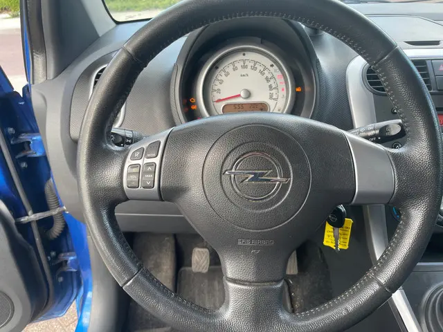 Opel Agila 1.2 Edition 2012 Benzine 15