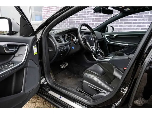 Volvo S60 1.5 T3 R-Design 2018 Benzine 17