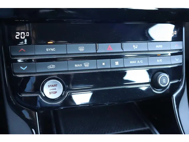 Jaguar XE 2.0 D Pure 2017 Diesel 30