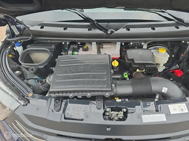 Iveco Daily 35S14 Koel/vries wagen automaat! 2023 Diesel 18